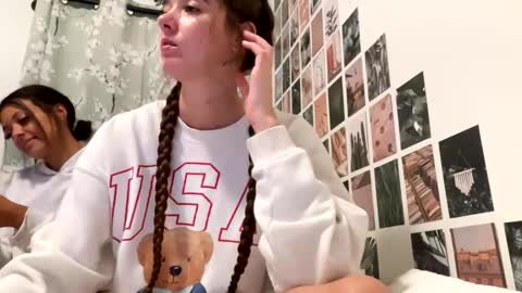 Snapshot of kylieexoxoxo2432 chatting on 09/17/25, 02:41 Kylie online show from 09/17/25, 02:41