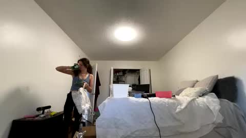 Snapshot of kylieexoxoxo2432 chatting on 10/28/25, 08:11 Kylie online show from 10/28/25, 08:11