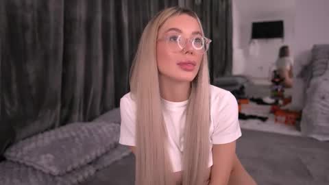 Kylie online show from 10/28/25, 09:17