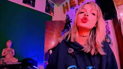 Snapshot of kyliekandy chatting on 10/22/25, 02:56   online show from 10/22/25, 02:56