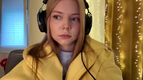 Snapshot of kyliekeathley chatting on 03/30/26, 04:19 Emilia online show from 03/30/26, 04:19