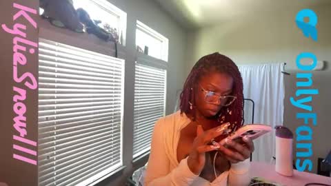 Snapshot of kyliesnowxxx chatting on 05/07/26, 04:01 Kylie Snow online show from 05/07/26, 04:01