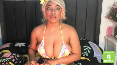 Snapshot of kyliewhiteboobs chatting on 03/12/25, 10:50 kylie white boobs online show from 03/12/25, 10:50