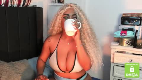 kylie white boobs online show from 11/25/25, 04:29