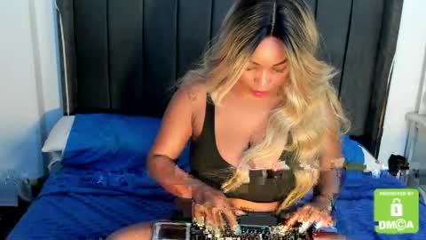 kylie white boobs online show from 04/07/26, 10:20