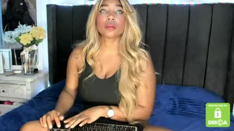 Snapshot of kyliewhiteboobs chatting on 05/05/26, 07:00 kylie white boobs online show from 05/05/26, 07:00