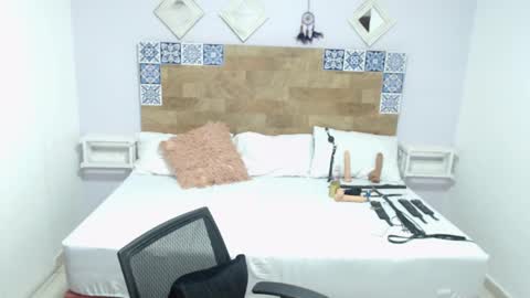 Kylie online show from 01/26/25, 01:36