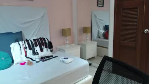 Kylie online show from 11/06/25, 11:22