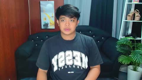 Snapshot of kyll_collins chatting on 11/06/25, 07:53 kyll_collins online show from 11/06/25, 07:53