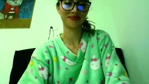 Snapshot of kymgiraldo8 chatting on 12/12/24, 10:34 Kym Giraldo online show from 12/12/24, 10:34