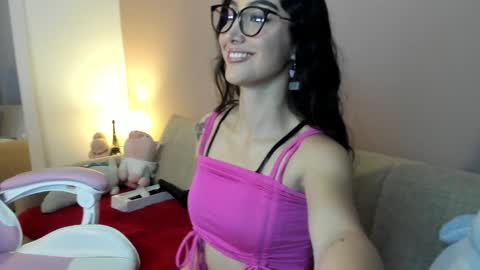 Snapshot of kymgiraldo8 chatting on 12/17/24, 07:18 Kym Giraldo online show from 12/17/24, 07:18