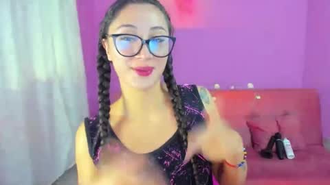 Snapshot of kymgiraldo8 chatting on 09/24/25, 06:06 Kym Giraldo online show from 09/24/25, 06:06