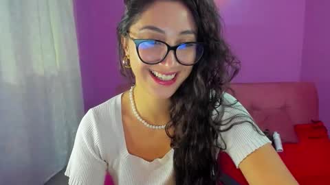 Snapshot of kymgiraldo8 chatting on 09/30/25, 05:12 Kym Giraldo online show from 09/30/25, 05:12