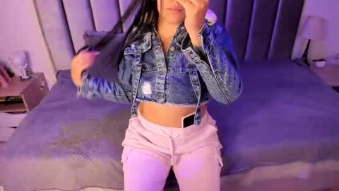 Emily  Laila  online show from 12/01/25, 11:37