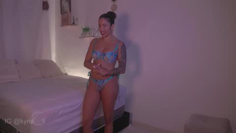 schedule 300 pm - 1100pm colombia time online show from 02/07/25, 04:16