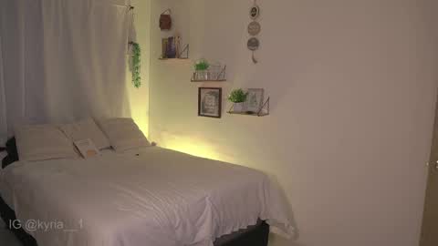 schedule 300 pm - 1100pm colombia time online show from 02/22/25, 01:22