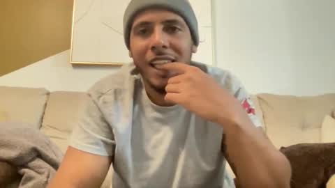 Snapshot of kzen37313 chatting on 03/21/26, 10:35 kzen37313 online show from 03/21/26, 10:35