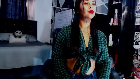 Snapshot of l0lavelvet chatting on 04/15/26, 08:31 l0lavelvet online show from 04/15/26, 08:31