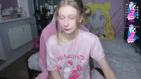 Snapshot of l1ttlekiki chatting on 10/02/25, 01:07 Sara online show from 10/02/25, 01:07