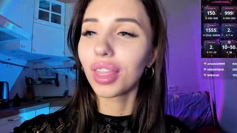 Snapshot of l1tww chatting on 02/07/25, 01:47 Malika online show from 02/07/25, 01:47