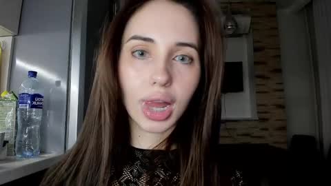 Snapshot of l1tww chatting on 03/06/25, 01:16 Malika online show from 03/06/25, 01:16