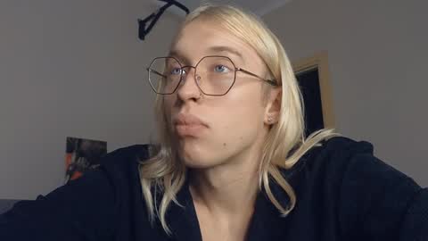 Snapshot of l_adonis_l chatting on 12/28/24, 01:49 Adonis online show from 12/28/24, 01:49