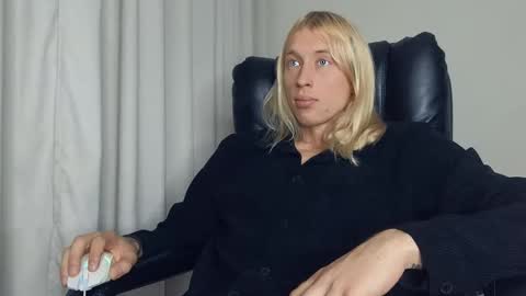 Snapshot of l_adonis_l chatting on 09/15/25, 05:18 Adonis online show from 09/15/25, 05:18