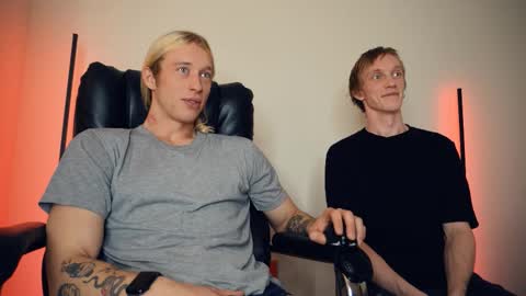 Snapshot of l_adonis_l chatting on 10/17/25, 05:32 Adonis online show from 10/17/25, 05:32