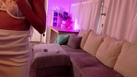 Snapshot of l_and_elle chatting on 01/18/26, 11:19 Giselle online show from 01/18/26, 11:19