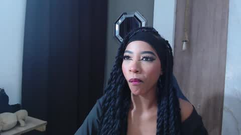 Snapshot of la_gataa_ chatting on 05/26/26, 04:36 la_gataa_ online show from 05/26/26, 04:36