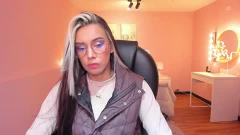 Snapshot of la_monitora chatting on 05/17/26, 11:28 T A T I A N A online show from 05/17/26, 11:28