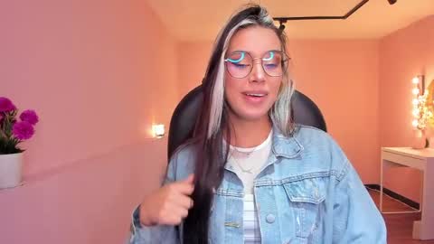 Snapshot of la_monitora chatting on 05/19/26, 11:27 T A T I A N A online show from 05/19/26, 11:27