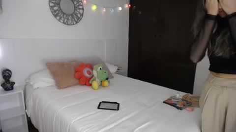 Snapshot of la_rola_ chatting on 03/17/26, 02:38 Catalina online show from 03/17/26, 02:38