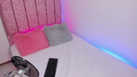 lana  foxx Model  independient online show from 05/23/26, 06:45