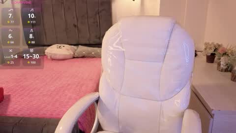  L A R A   online show from 11/01/25, 08:33