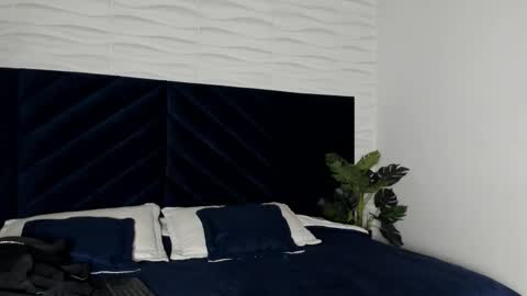 labrinthteasing online show from 11/23/25, 12:16