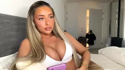 Lacey  online show from 05/01/26, 08:24