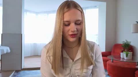 Snapshot of lachelleellwanger chatting on 06/11/26, 05:16 Kate online show from 06/11/26, 05:16