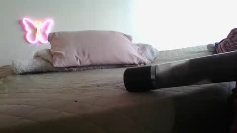 Snapshot of lachickadelbronx chatting on 01/25/25, 05:40 lachickadelbronx online show from 01/25/25, 05:40