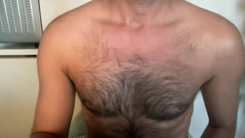 Snapshot of lacicogna chatting on 10/27/25, 12:42 johnas online show from 10/27/25, 12:42