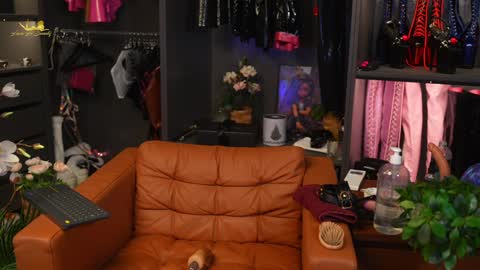 Latex Lacie online show from 12/27/24, 08:18