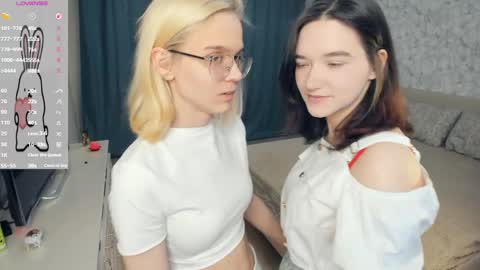 Snapshot of lacyedison chatting on 05/06/26, 07:30 Violet and Isabel online show from 05/06/26, 07:30