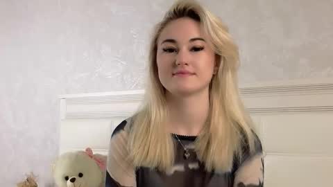 Lisa online show from 12/16/25, 02:27