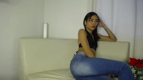 Snapshot of ladies_studio chatting on 03/29/26, 11:05 ladies_studio online show from 03/29/26, 11:05