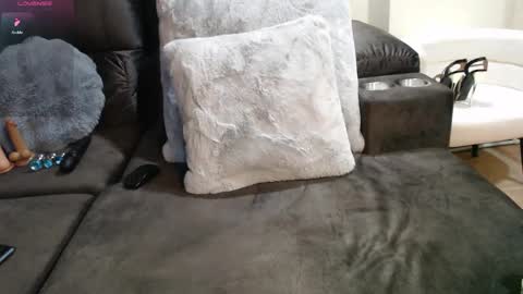 Snapshot of ladii_mia chatting on 09/28/25, 10:15 Mia online show from 09/28/25, 10:15