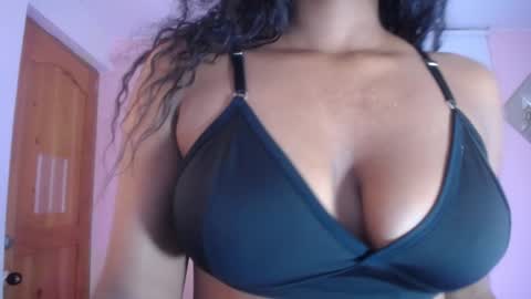 Snapshot of lady_danbury chatting on 01/05/25, 07:17 Karla - Instagram lady karla1 online show from 01/05/25, 07:17