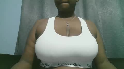 Snapshot of lady_dearra chatting on 09/13/25, 02:11 lady_dearra online show from 09/13/25, 02:11
