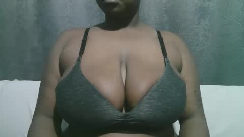 Snapshot of lady_dearra chatting on 10/20/25, 02:12 lady_dearra online show from 10/20/25, 02:12