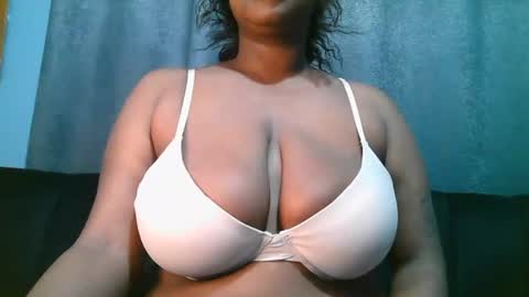 lady_dearra online show from 06/22/26, 02:57