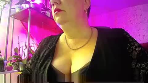 Snapshot of lady_gloria chatting on 01/04/25, 01:21 Lady Gloria online show from 01/04/25, 01:21